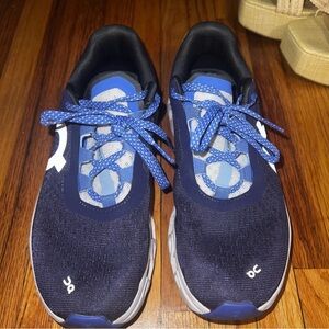 On cloud running sneaker